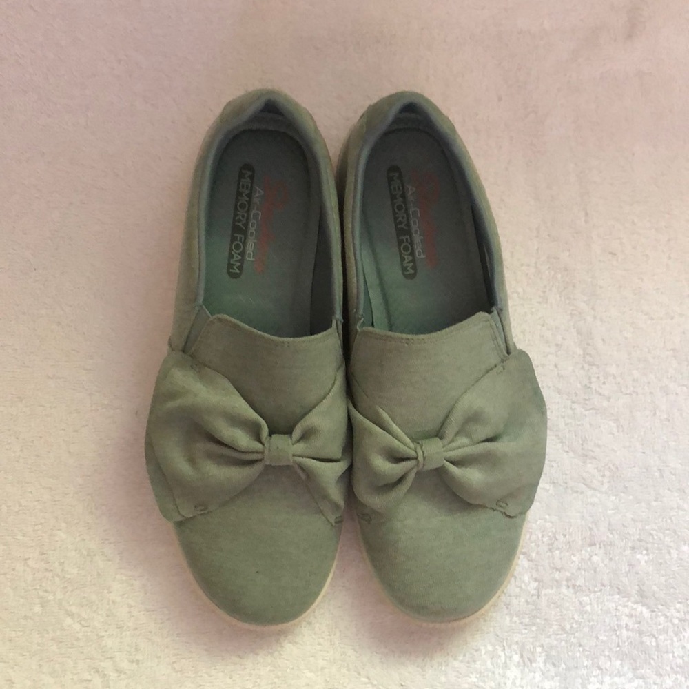 Cute Green Skechers SZ 7.5 EUC